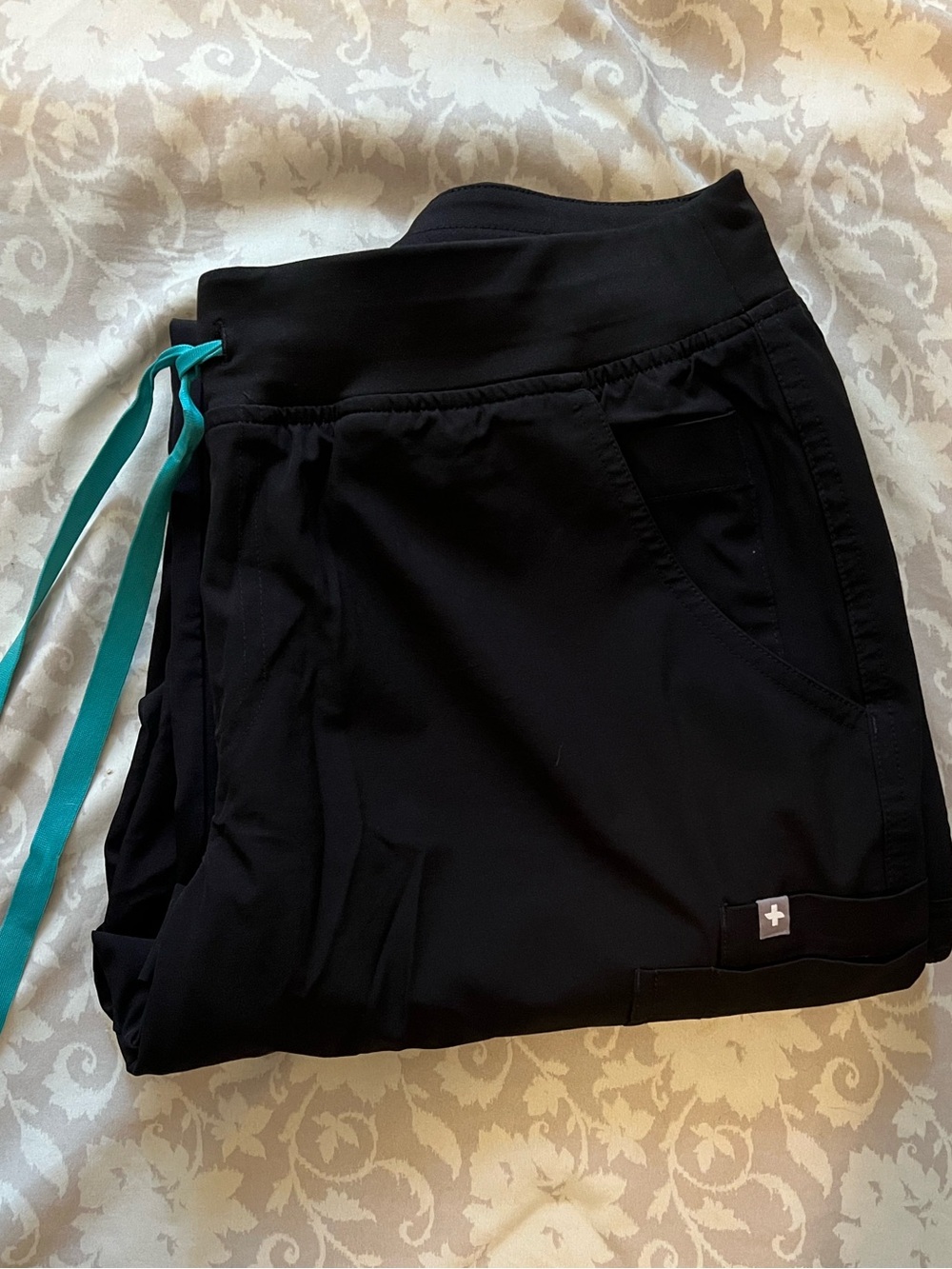 Figs FREEx yolo scrub pants